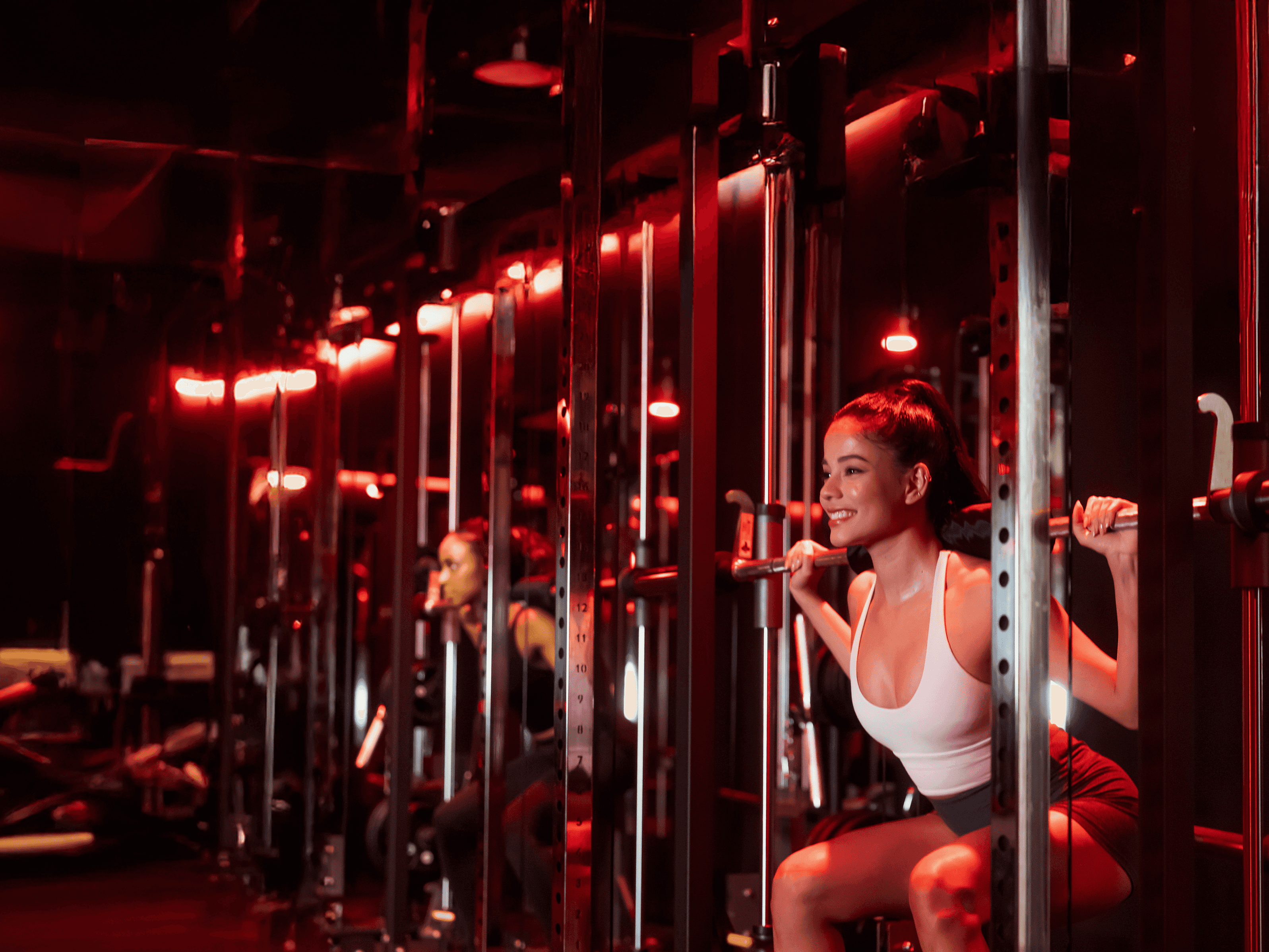 【女性限定】暗闇と音楽に浸る、REDY’S GYMのエネルギッシュな筋トレ時間