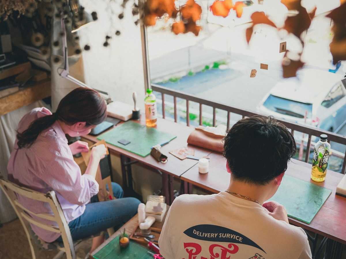 二人の“さりげないお揃い”に、世界に一つだけのレザークラフトを贈り合う[ペアチケット]