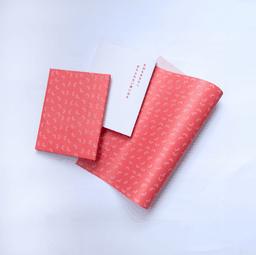 華やかな赤色ラッピング