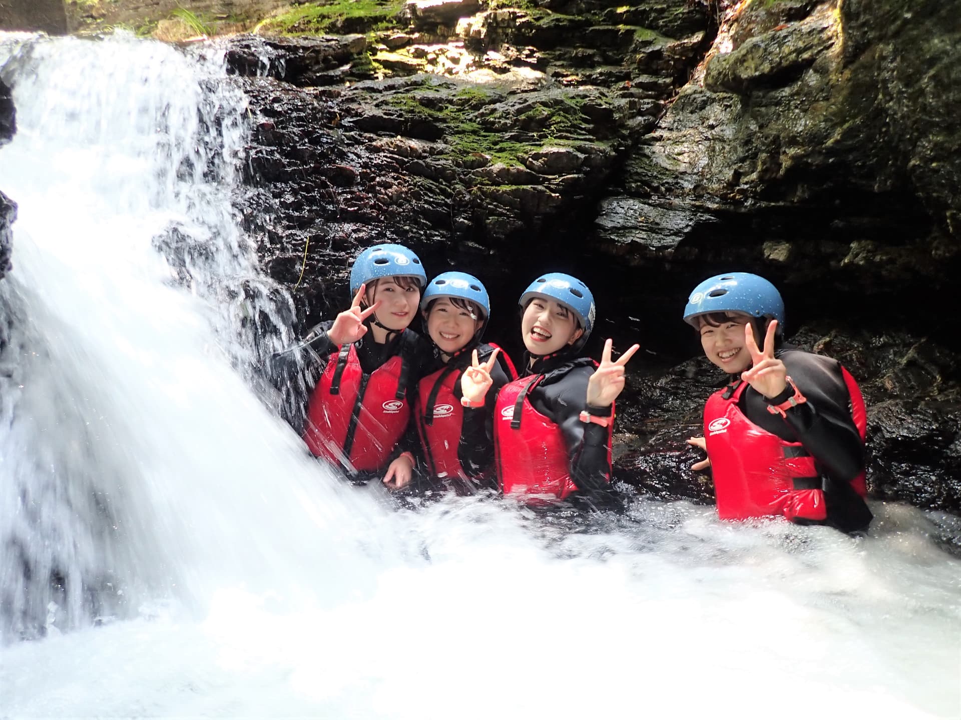 長瀞でスリル満点の川下り！水しぶきの洗礼を受ける最涼の非日常のイメージ2