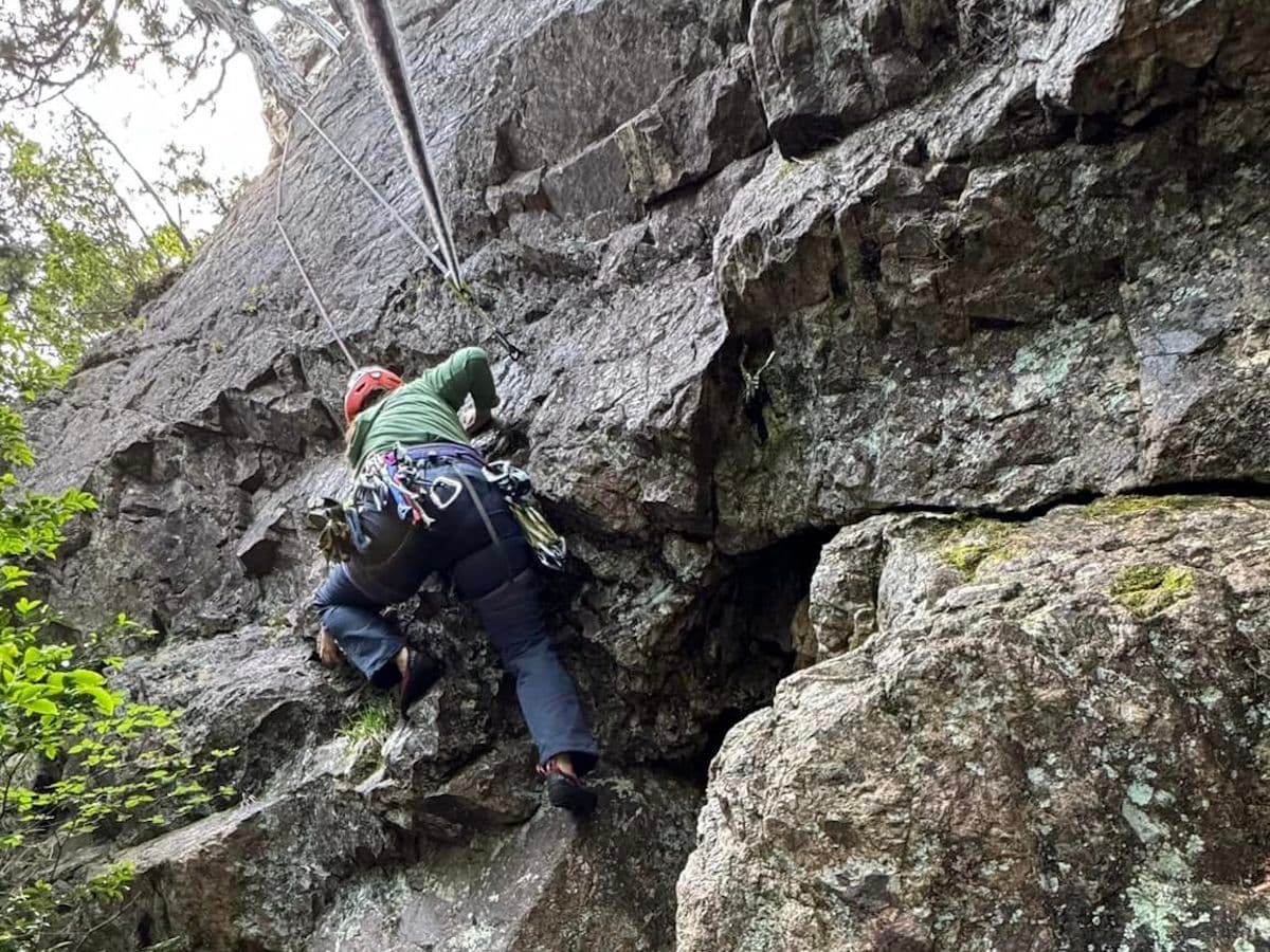 京都で岩壁デビューしよう！金毘羅山での絶景ロッククライミングのイメージ4