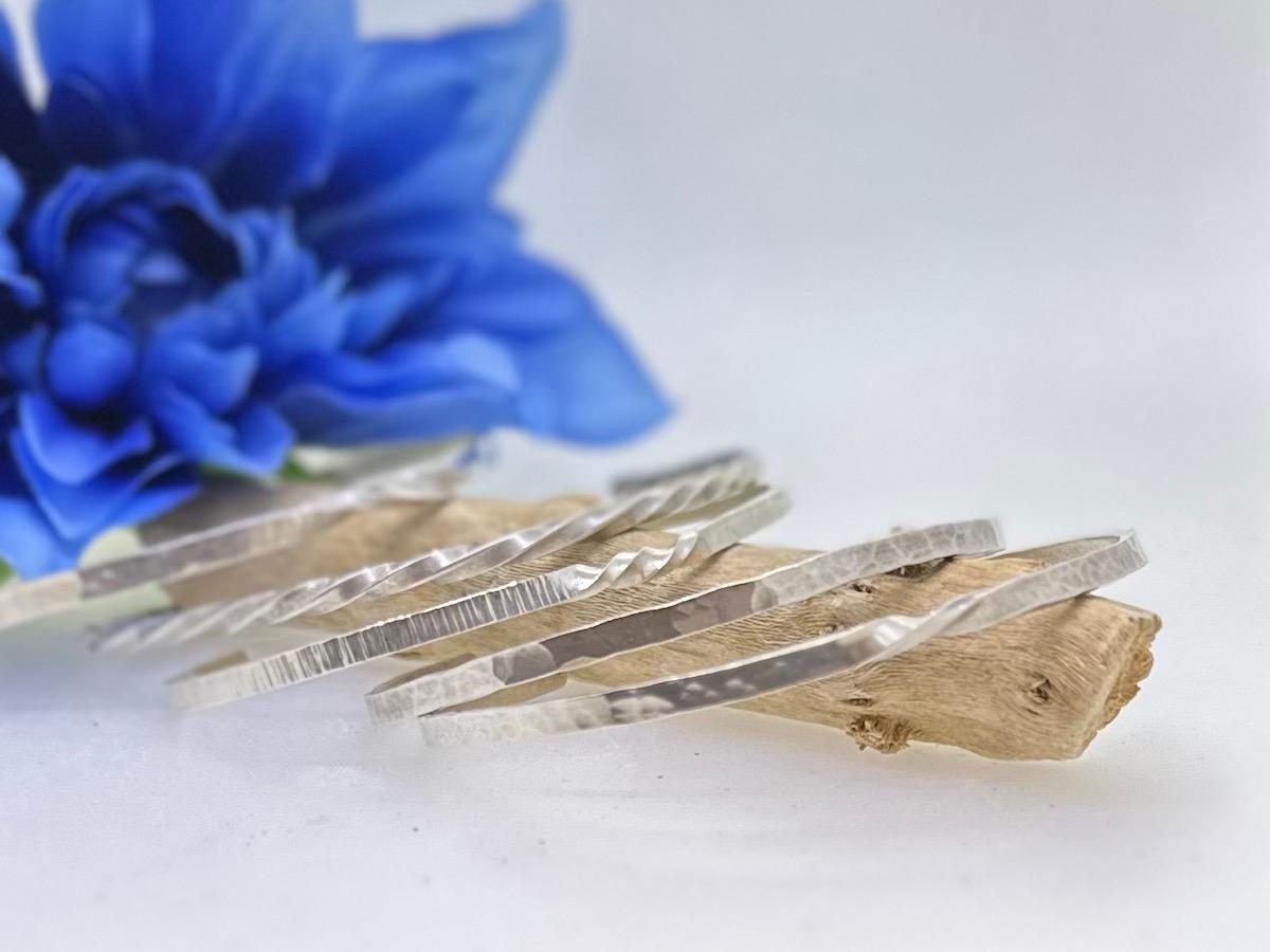 職人気分でシルバーバングル作り。トントンかんかん大人の工作体験を