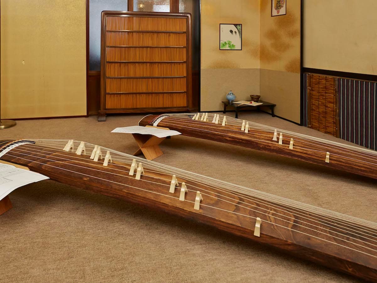 京の町家でお箏の世界へ。平安の姫も奏でた音色をピンと自分の指先でのイメージ2