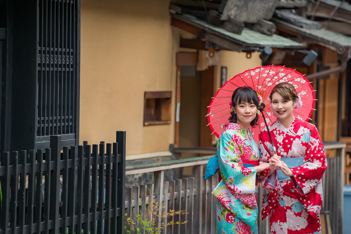 着物には結上げ髪がよく似合う！京旅華やぐ、ヘアセット付き着物レンタルのイメージ2