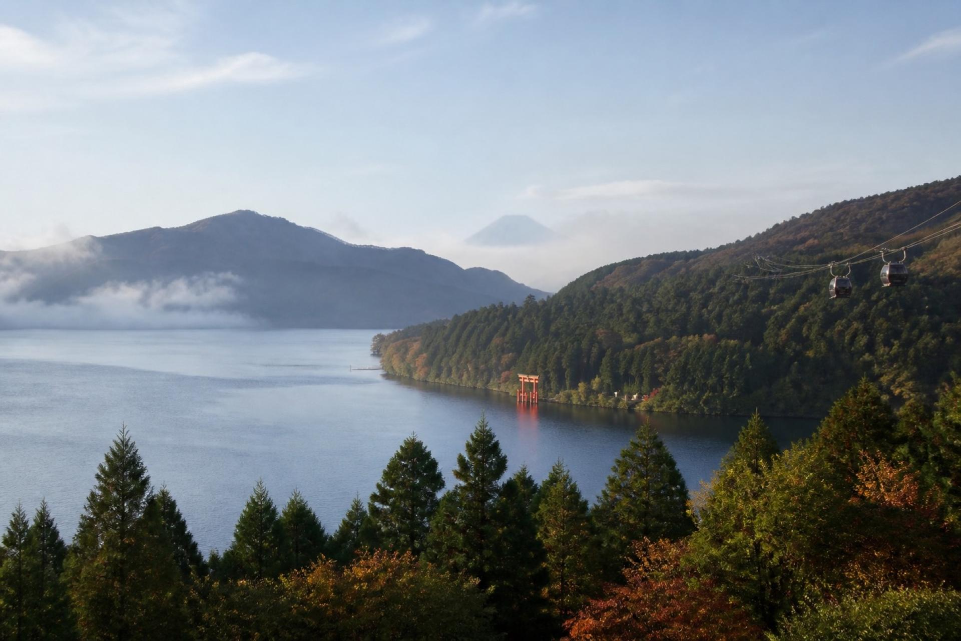 箱根の山と緑が広がる旅の景色
