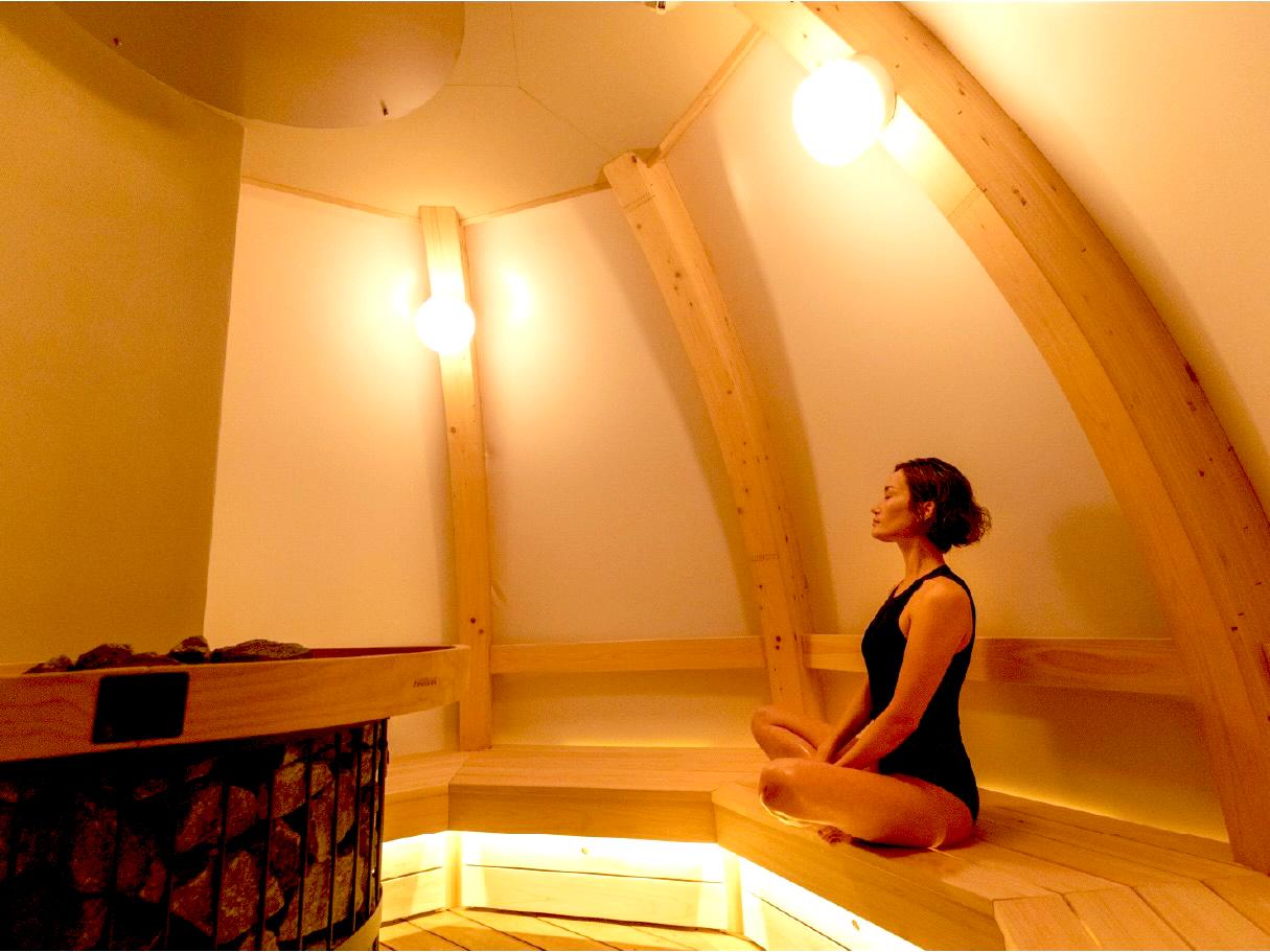 日本で唯一、診療所の上にあるプライベートサウナ。薬剤師調合の薬草ロウリュ体験。医師監修・宮崎・風サウナ完全貸切