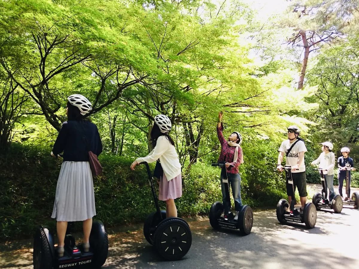 1時間程度の乗車講習で基本操作をマスターしたら、ガイドと共にツアーに出発。
