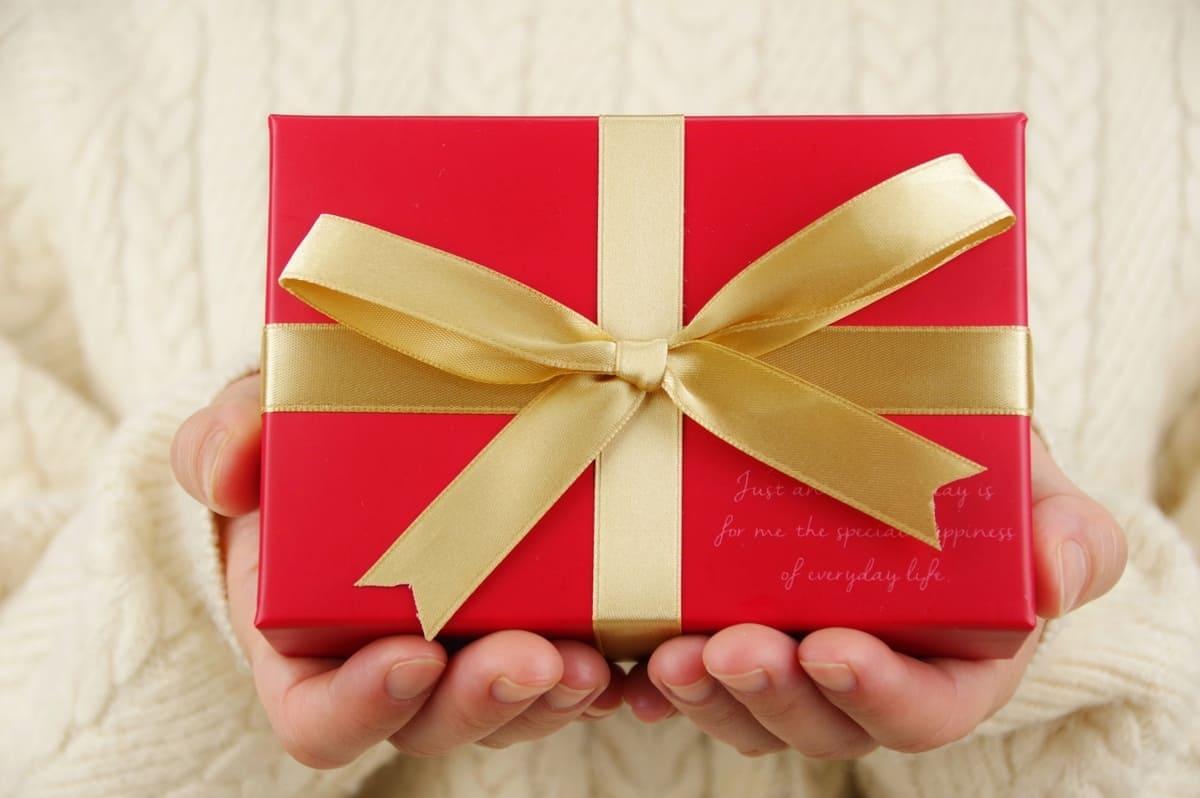 彼氏へのプレゼントが思いつかない!役立つアイデアと人気ギフト特集