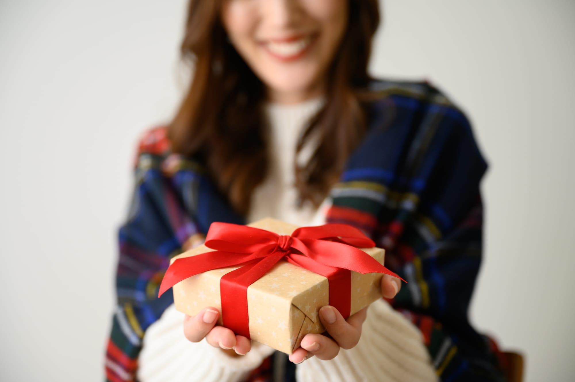 女性に贈る誕生日プレゼントのトレンドは体験ギフト!おすすめギフトから失敗しないコツまで解説