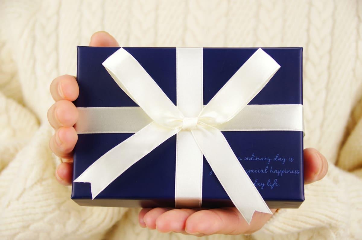 彼氏に贈るプレゼントの写真